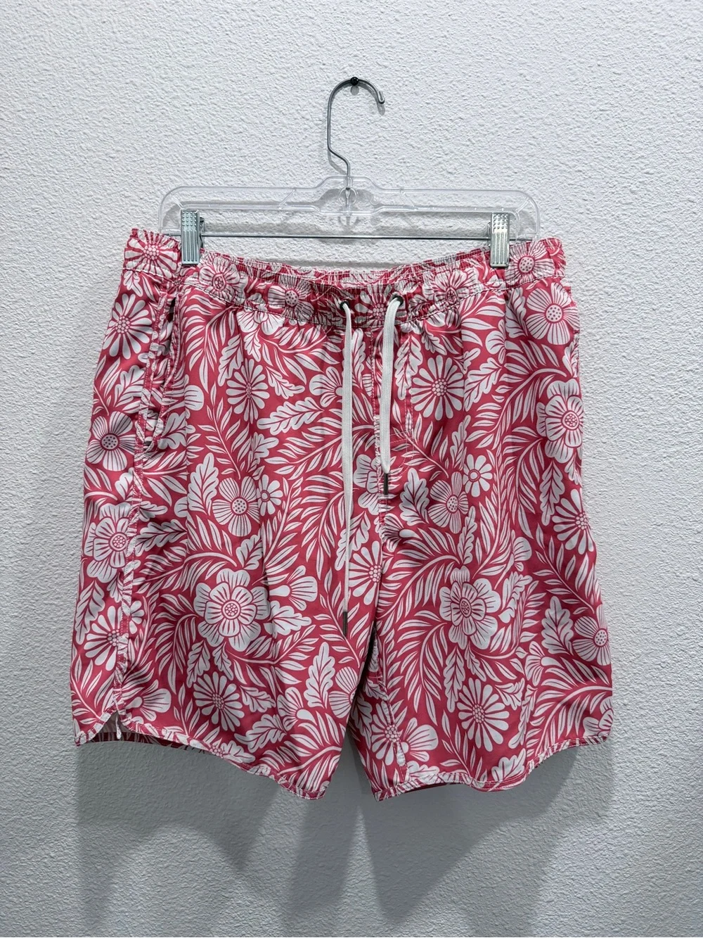 Fair Harbor Men's red  Floral Drawstring Shorts size large